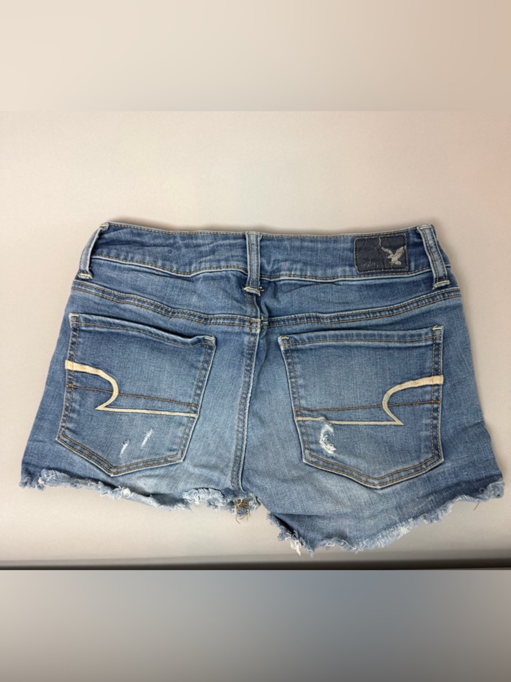 American Eagle Women’s Distressed Denim Low Rise Frayed Cut Off Shorts - Picture 2 of 10